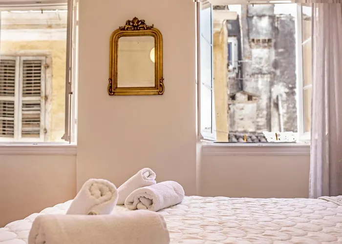 Apartment Downtown At Filellinon *
